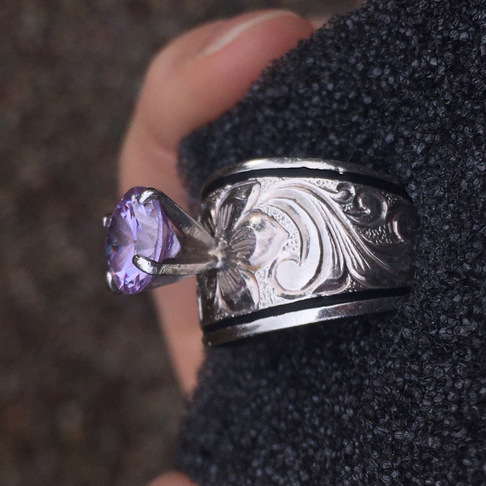 Hawaiian 2Kt CZ Heirloom Solitaire Ring S Silver - Picture 8 of 8